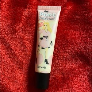 NEW! The porefessional pearl primer.